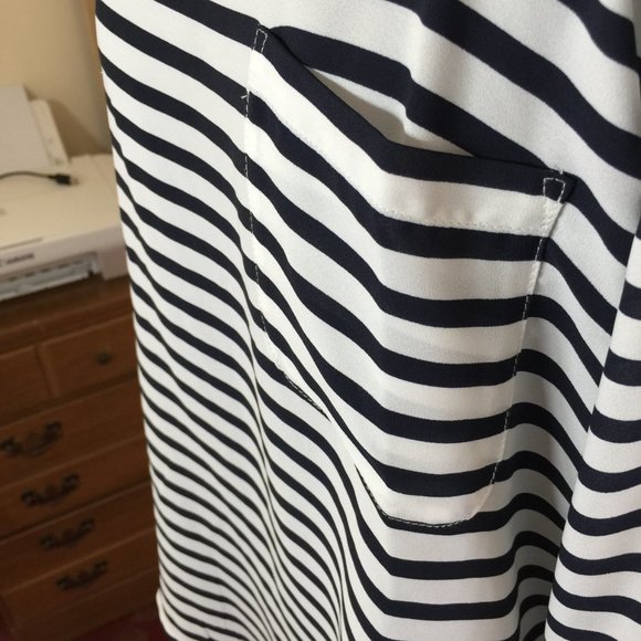 Ann Taylor Loft Women's Navy and Cream Striped Shirt Size M - Picture 5 of 6